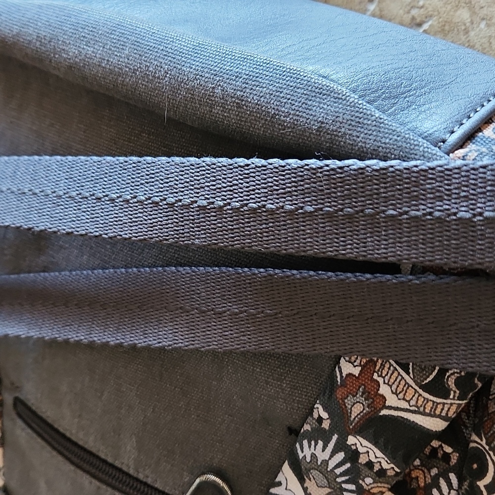 Sakroots Gray Crossbody Bag - Picture 16 of 16